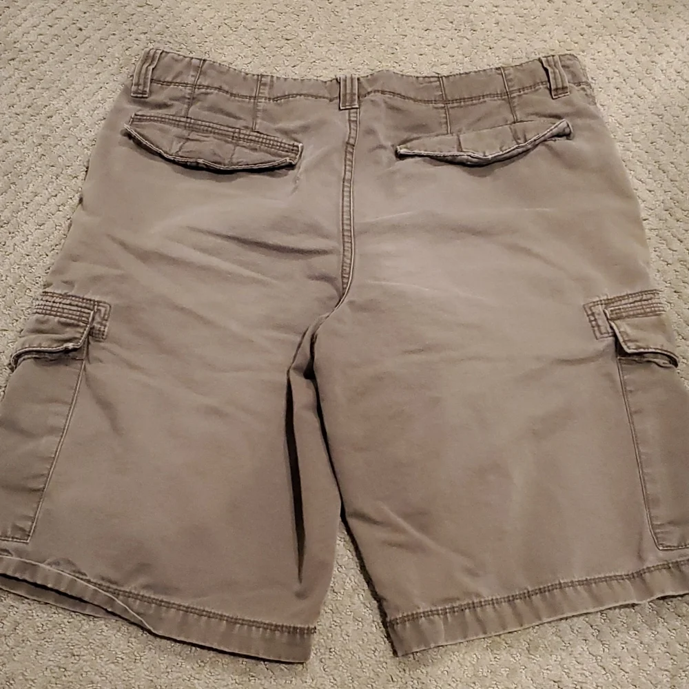 Distressed / Vintage Banana Republic brand men's shorts sz 34